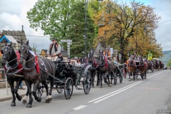 Paradny przejazd z kościoła parafialnego do BCK - obchody 100 lat teatru w Bukowinie Tatrzańskiej