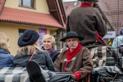 Paradny przejazd z kościoła parafialnego do BCK - obchody 100 lat teatru w Bukowinie Tatrzańskiej