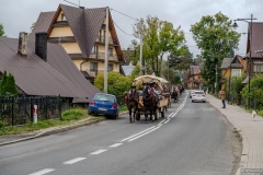 Paradny przejazd z kościoła parafialnego do BCK - obchody 100 lat teatru w Bukowinie Tatrzańskiej