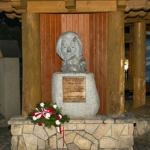 Złożenie kwiatów pod pomnikiem Adama Mickiewicza 11.11.2021