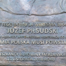 Złożenie kwiatów pod tablicą Józefa Piłsudskiego 11.11.2021 r.