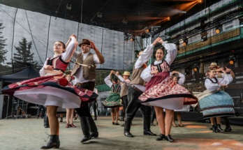 Zespół "Szélrózsa Folkdance Group" z Węgier - 40 Babiogórska Jesień 2024