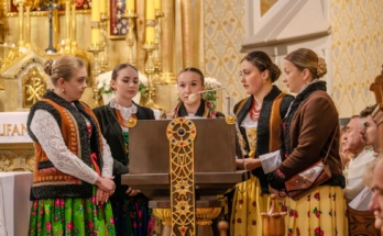 Jubileusz Zespołów Mali Białcanie i Białcanie - Msza Święta w intencji członków zespołów, zarówno tych obecnych, jak i tych, którzy odeszli.