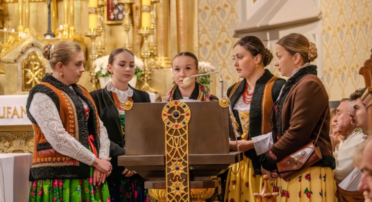 Jubileusz Zespołów Mali Białcanie i Białcanie - Msza Święta w intencji członków zespołów, zarówno tych obecnych, jak i tych, którzy odeszli.