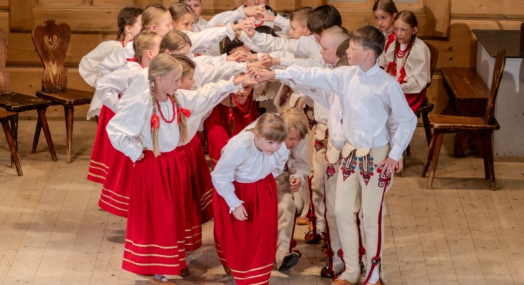 39. Przegląd Gminnych Zespołów Regionalnych „Małe Bajania” - Zespół Regionalny "Małe Ciardasie" z Czarnej Góry