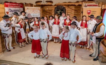 Tatrzański Zwyrt - 9. Gminny Konkurs Tańca Góralskiego i Zbójnickiego w Wiejskim Domu Kultury "Walusiówka" w Leśnicy występ zespołów z Czarnej Góry 2025-06-13