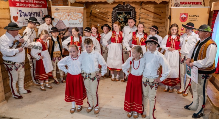 Tatrzański Zwyrt - 9. Gminny Konkurs Tańca Góralskiego i Zbójnickiego w Wiejskim Domu Kultury "Walusiówka" w Leśnicy występ zespołów z Czarnej Góry 2025-06-13