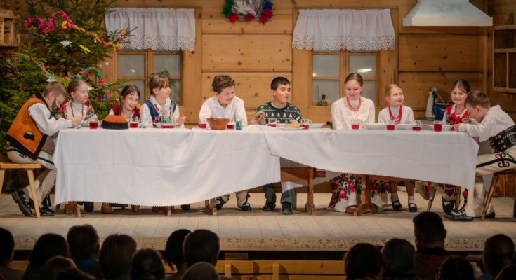 "Wilijo w góralskiej chałupie" w wykonaniu dziecięco-młodzieżowej grupy teatralnej działającej przy Bukowiańskim Centrum Kultury „Dom Ludowy” - 2026-01-11