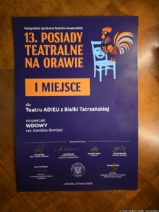 "Wdowy" w wykonaniu teatru ADIEU z Białki Tatrzańskiej w trakcie 13. Posiadów Teatralnych na Orawie - Jabłonka 2026-03-22 - I miejsce.