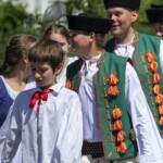 Korowód wokół krempaskiego rynku - Spiskie Integracje Taneczne - Polska - USA - Francja - 2023 Korowód wokół krempaskiego rynku - Spiskie Integracje Taneczne - Polska - USA - Francja - 2023