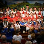 Występ Zespołu Zielony Jawor oraz Zespołu Pieśni i Tańca Polanie Występ Zespołu Zielony Jawor oraz Zespołu Pieśni i Tańca Polanie