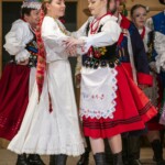 „CZEPINY I WYSTAWIENIE WIECHY” – fragment wesela wysockiego w wykonaniu Zespołu Obrzędowego TKACZE z Wysokiej - 38. Międzywojewódzki Sejmik Wiejskich Zespołów Teatralnych 2023 „CZEPINY I WYSTAWIENIE WIECHY” – fragment wesela wysockiego w wykonaniu Zespołu Obrzędowego TKACZE z Wysokiej - 38. Międzywojewódzki Sejmik Wiejskich Zespołów Teatralnych 2023