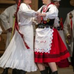 „CZEPINY I WYSTAWIENIE WIECHY” – fragment wesela wysockiego w wykonaniu Zespołu Obrzędowego TKACZE z Wysokiej - 38. Międzywojewódzki Sejmik Wiejskich Zespołów Teatralnych 2023 „CZEPINY I WYSTAWIENIE WIECHY” – fragment wesela wysockiego w wykonaniu Zespołu Obrzędowego TKACZE z Wysokiej - 38. Międzywojewódzki Sejmik Wiejskich Zespołów Teatralnych 2023