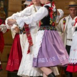 „CZEPINY I WYSTAWIENIE WIECHY” – fragment wesela wysockiego w wykonaniu Zespołu Obrzędowego TKACZE z Wysokiej - 38. Międzywojewódzki Sejmik Wiejskich Zespołów Teatralnych 2023 „CZEPINY I WYSTAWIENIE WIECHY” – fragment wesela wysockiego w wykonaniu Zespołu Obrzędowego TKACZE z Wysokiej - 38. Międzywojewódzki Sejmik Wiejskich Zespołów Teatralnych 2023