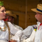 „CZEPINY I WYSTAWIENIE WIECHY” – fragment wesela wysockiego w wykonaniu Zespołu Obrzędowego TKACZE z Wysokiej - 38. Międzywojewódzki Sejmik Wiejskich Zespołów Teatralnych 2023 „CZEPINY I WYSTAWIENIE WIECHY” – fragment wesela wysockiego w wykonaniu Zespołu Obrzędowego TKACZE z Wysokiej - 38. Międzywojewódzki Sejmik Wiejskich Zespołów Teatralnych 2023