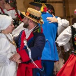 „CZEPINY I WYSTAWIENIE WIECHY” – fragment wesela wysockiego w wykonaniu Zespołu Obrzędowego TKACZE z Wysokiej - 38. Międzywojewódzki Sejmik Wiejskich Zespołów Teatralnych 2023 „CZEPINY I WYSTAWIENIE WIECHY” – fragment wesela wysockiego w wykonaniu Zespołu Obrzędowego TKACZE z Wysokiej - 38. Międzywojewódzki Sejmik Wiejskich Zespołów Teatralnych 2023