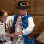 „CZEPINY I WYSTAWIENIE WIECHY” – fragment wesela wysockiego w wykonaniu Zespołu Obrzędowego TKACZE z Wysokiej - 38. Międzywojewódzki Sejmik Wiejskich Zespołów Teatralnych 2023 „CZEPINY I WYSTAWIENIE WIECHY” – fragment wesela wysockiego w wykonaniu Zespołu Obrzędowego TKACZE z Wysokiej - 38. Międzywojewódzki Sejmik Wiejskich Zespołów Teatralnych 2023