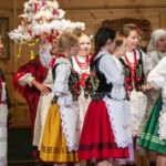 „CZEPINY I WYSTAWIENIE WIECHY” – fragment wesela wysockiego w wykonaniu Zespołu Obrzędowego TKACZE z Wysokiej - 38. Międzywojewódzki Sejmik Wiejskich Zespołów Teatralnych 2023 „CZEPINY I WYSTAWIENIE WIECHY” – fragment wesela wysockiego w wykonaniu Zespołu Obrzędowego TKACZE z Wysokiej - 38. Międzywojewódzki Sejmik Wiejskich Zespołów Teatralnych 2023