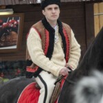 Paradny przejazd na rozpoczęcie 52 Góralskiego Karnawału 2024 Paradny przejazd na rozpoczęcie 52 Góralskiego Karnawału 2024