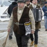 Paradny przejazd na rozpoczęcie 52 Góralskiego Karnawału 2024 Paradny przejazd na rozpoczęcie 52 Góralskiego Karnawału 2024