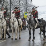Paradny przejazd na rozpoczęcie 52 Góralskiego Karnawału 2024 Paradny przejazd na rozpoczęcie 52 Góralskiego Karnawału 2024