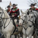 Paradny przejazd na rozpoczęcie 52 Góralskiego Karnawału 2024 Paradny przejazd na rozpoczęcie 52 Góralskiego Karnawału 2024