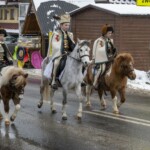 Paradny przejazd na rozpoczęcie 52 Góralskiego Karnawału 2024 Paradny przejazd na rozpoczęcie 52 Góralskiego Karnawału 2024