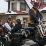 Paradny przejazd na rozpoczęcie 52 Góralskiego Karnawału 2024 Paradny przejazd na rozpoczęcie 52 Góralskiego Karnawału 2024