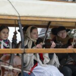 Paradny przejazd na rozpoczęcie 52 Góralskiego Karnawału 2024 Paradny przejazd na rozpoczęcie 52 Góralskiego Karnawału 2024