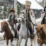 Paradny przejazd na rozpoczęcie 52 Góralskiego Karnawału 2024 Paradny przejazd na rozpoczęcie 52 Góralskiego Karnawału 2024