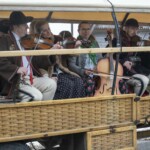 Paradny przejazd na rozpoczęcie 52 Góralskiego Karnawału 2024 Paradny przejazd na rozpoczęcie 52 Góralskiego Karnawału 2024