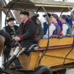 Paradny przejazd na rozpoczęcie 52 Góralskiego Karnawału 2024 Paradny przejazd na rozpoczęcie 52 Góralskiego Karnawału 2024