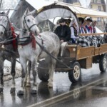 Paradny przejazd na rozpoczęcie 52 Góralskiego Karnawału 2024 Paradny przejazd na rozpoczęcie 52 Góralskiego Karnawału 2024