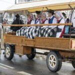 Paradny przejazd na rozpoczęcie 52 Góralskiego Karnawału 2024 Paradny przejazd na rozpoczęcie 52 Góralskiego Karnawału 2024