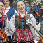 Paradny przejazd na rozpoczęcie 52 Góralskiego Karnawału 2024 Paradny przejazd na rozpoczęcie 52 Góralskiego Karnawału 2024