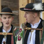 Paradny przejazd na rozpoczęcie 52 Góralskiego Karnawału 2024 Paradny przejazd na rozpoczęcie 52 Góralskiego Karnawału 2024