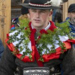 Paradny przejazd na rozpoczęcie 52 Góralskiego Karnawału 2024 Paradny przejazd na rozpoczęcie 52 Góralskiego Karnawału 2024