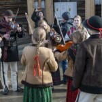 Paradny przejazd na rozpoczęcie 52 Góralskiego Karnawału 2024 Paradny przejazd na rozpoczęcie 52 Góralskiego Karnawału 2024