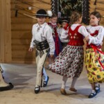 8. Gminny Konkurs Tańca Góralskiego i Zbójnickiego „Tatrzański Zwyrt" - Dziecięcy Zespół Góralski „Orlynta” Anny Koszarek z Bukowiny Tatrzańskiej 8. Gminny Konkurs Tańca Góralskiego i Zbójnickiego „Tatrzański Zwyrt" - Dziecięcy Zespół Góralski „Orlynta” Anny Koszarek z Bukowiny Tatrzańskiej