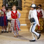 8. Gminny Konkurs Tańca Góralskiego i Zbójnickiego „Tatrzański Zwyrt" - Dziecięcy Zespół Góralski „Orlynta” Anny Koszarek z Bukowiny Tatrzańskiej 8. Gminny Konkurs Tańca Góralskiego i Zbójnickiego „Tatrzański Zwyrt" - Dziecięcy Zespół Góralski „Orlynta” Anny Koszarek z Bukowiny Tatrzańskiej