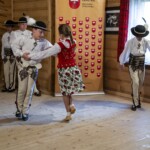 8. Gminny Konkurs Tańca Góralskiego i Zbójnickiego „Tatrzański Zwyrt" - Zespół Góralski „Mali Wiyrchowianie” z Bukowiny Tatrzańskiej 8. Gminny Konkurs Tańca Góralskiego i Zbójnickiego „Tatrzański Zwyrt" - Zespół Góralski „Mali Wiyrchowianie” z Bukowiny Tatrzańskiej