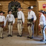 8. Gminny Konkurs Tańca Góralskiego i Zbójnickiego „Tatrzański Zwyrt" - Zespół Góralski „Śtama” z Brzegów i Rzepisk 8. Gminny Konkurs Tańca Góralskiego i Zbójnickiego „Tatrzański Zwyrt" - Zespół Góralski „Śtama” z Brzegów i Rzepisk