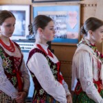 8. Gminny Konkurs Tańca Góralskiego i Zbójnickiego „Tatrzański Zwyrt" - Dziecięcy Zespół Regionalny „Mali Jurgowianie” Zespół Regionalny „Podhale Grupa Spiska” z Jurgowa 8. Gminny Konkurs Tańca Góralskiego i Zbójnickiego „Tatrzański Zwyrt" - Dziecięcy Zespół Regionalny „Mali Jurgowianie” Zespół Regionalny „Podhale Grupa Spiska” z Jurgowa