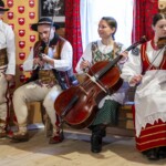 8. Gminny Konkurs Tańca Góralskiego i Zbójnickiego „Tatrzański Zwyrt" - Dziecięcy Zespół Regionalny „Mali Jurgowianie” Zespół Regionalny „Podhale Grupa Spiska” z Jurgowa 8. Gminny Konkurs Tańca Góralskiego i Zbójnickiego „Tatrzański Zwyrt" - Dziecięcy Zespół Regionalny „Mali Jurgowianie” Zespół Regionalny „Podhale Grupa Spiska” z Jurgowa