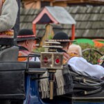 Paradny przejazd z kościoła parafialnego do BCK - obchody 100 lat teatru w Bukowinie Tatrzańskiej Paradny przejazd z kościoła parafialnego do BCK - obchody 100 lat teatru w Bukowinie Tatrzańskiej