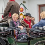 Paradny przejazd z kościoła parafialnego do BCK - obchody 100 lat teatru w Bukowinie Tatrzańskiej Paradny przejazd z kościoła parafialnego do BCK - obchody 100 lat teatru w Bukowinie Tatrzańskiej