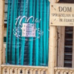 Paradny przejazd z kościoła parafialnego do BCK - obchody 100 lat teatru w Bukowinie Tatrzańskiej Paradny przejazd z kościoła parafialnego do BCK - obchody 100 lat teatru w Bukowinie Tatrzańskiej