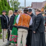 Paradny przejazd z kościoła parafialnego do BCK - obchody 100 lat teatru w Bukowinie Tatrzańskiej Paradny przejazd z kościoła parafialnego do BCK - obchody 100 lat teatru w Bukowinie Tatrzańskiej