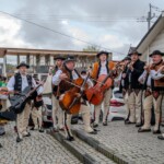 Paradny przejazd z kościoła parafialnego do BCK - obchody 100 lat teatru w Bukowinie Tatrzańskiej Paradny przejazd z kościoła parafialnego do BCK - obchody 100 lat teatru w Bukowinie Tatrzańskiej