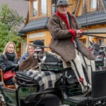 Paradny przejazd z kościoła parafialnego do BCK - obchody 100 lat teatru w Bukowinie Tatrzańskiej Paradny przejazd z kościoła parafialnego do BCK - obchody 100 lat teatru w Bukowinie Tatrzańskiej